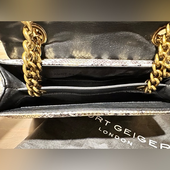BNWOT Kurt Geiger London large Kensington handbag in gold snake print. - Picture 11 of 14